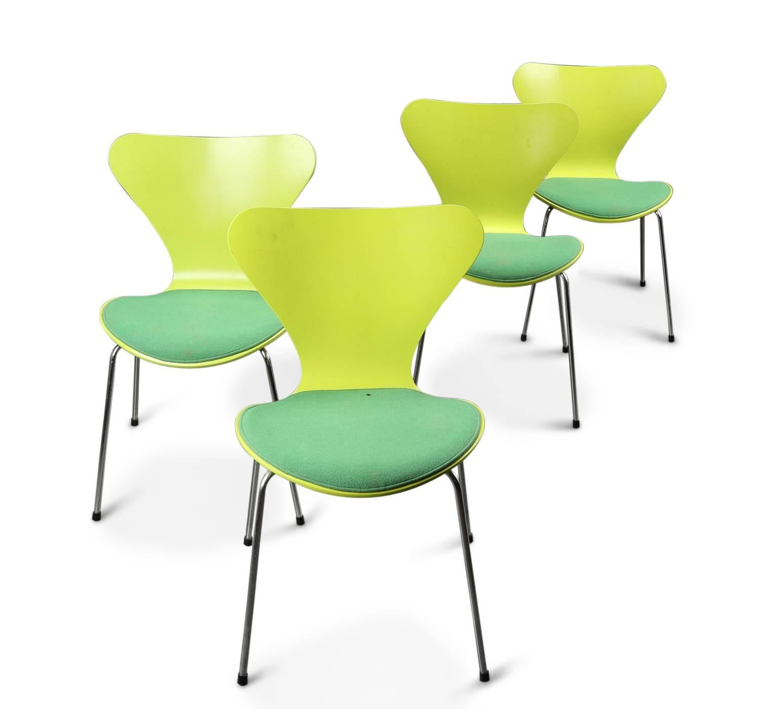 Arne Jacobsen - Green Chairs - Fritz Hansen - 1950s In Good Condition For Sale In Paris, FR