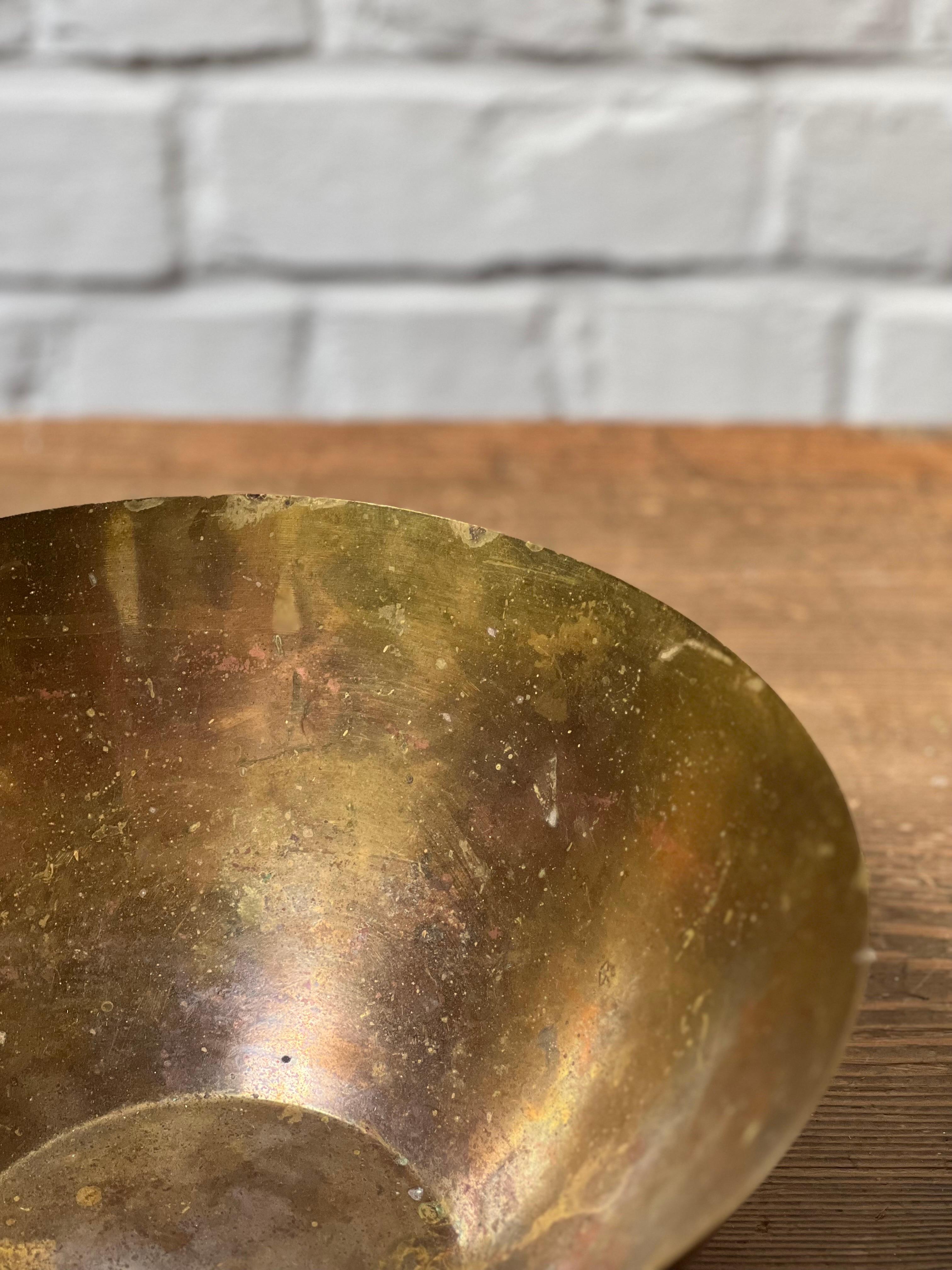 Arne Jacobsen Iconic brass bowl for Stelton brassware Denmark 1960's In Good Condition For Sale In Forest, BE