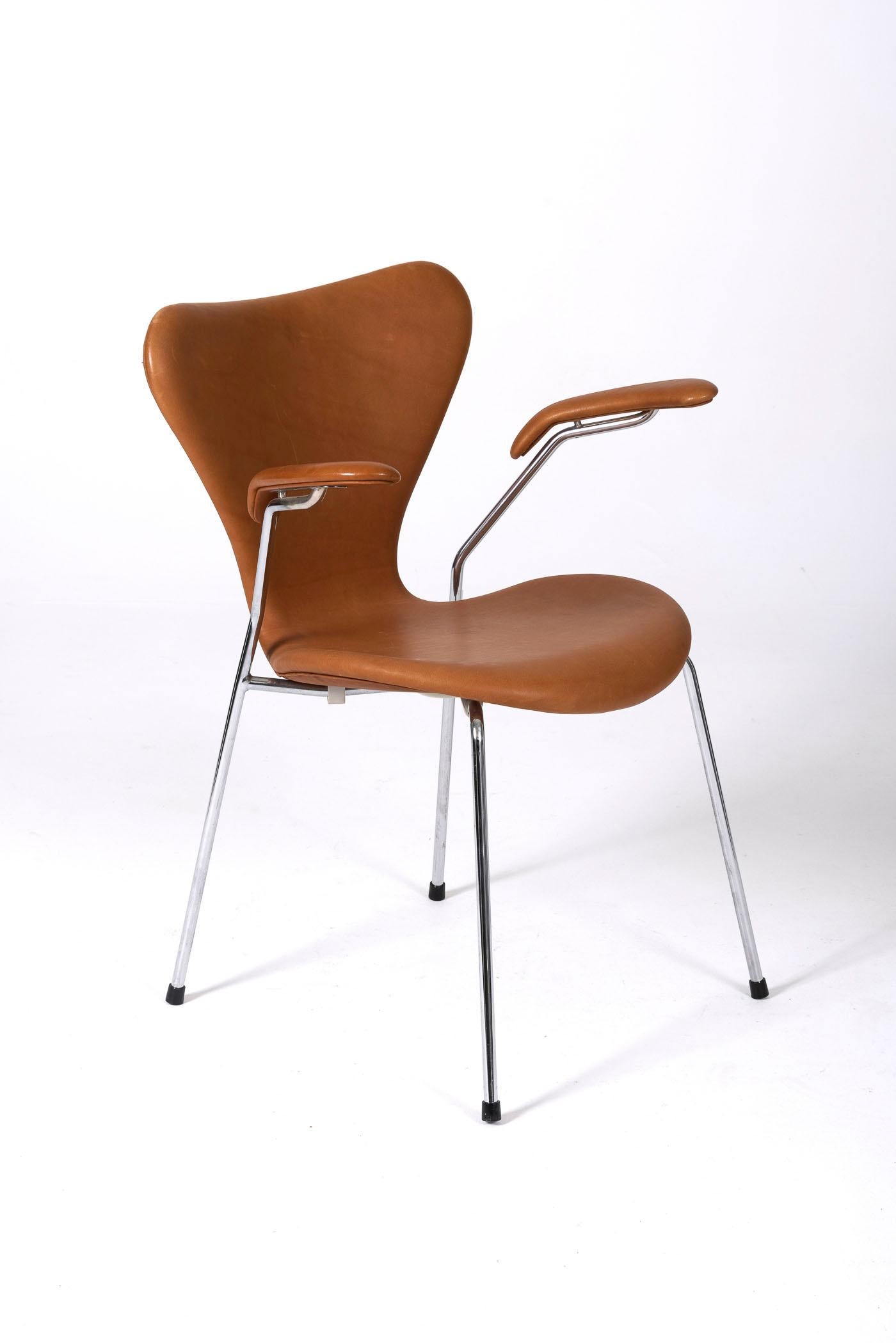 Arne Jacobsen leather armchair For Sale 5
