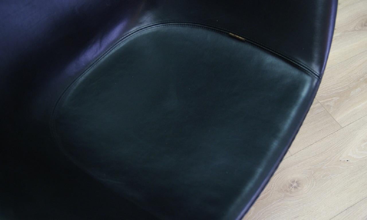 Arne Jacobsen Leather Armchair For Sale 8