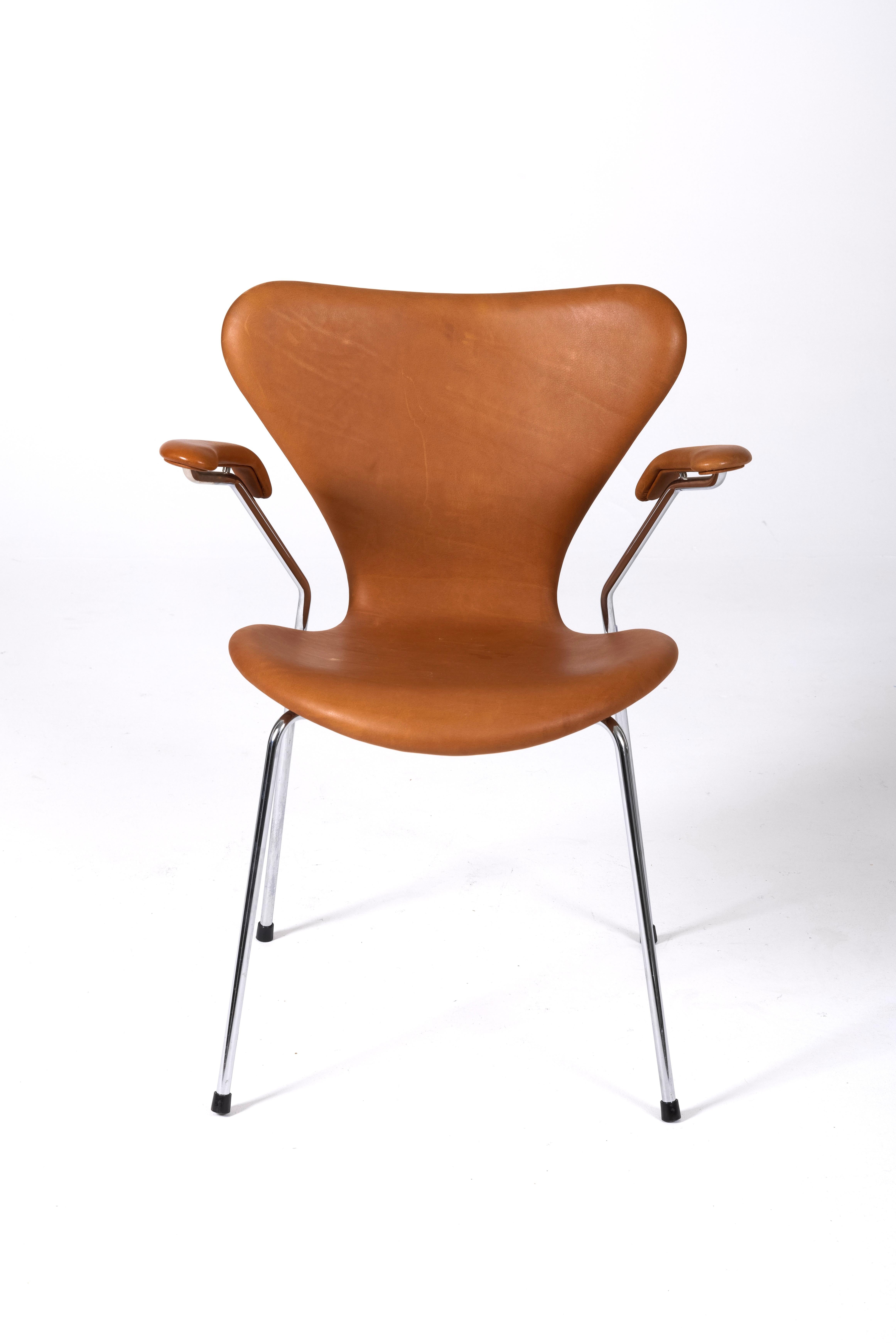 Arne Jacobsen Ledersessel im Zustand „Gut“ in PARIS, FR