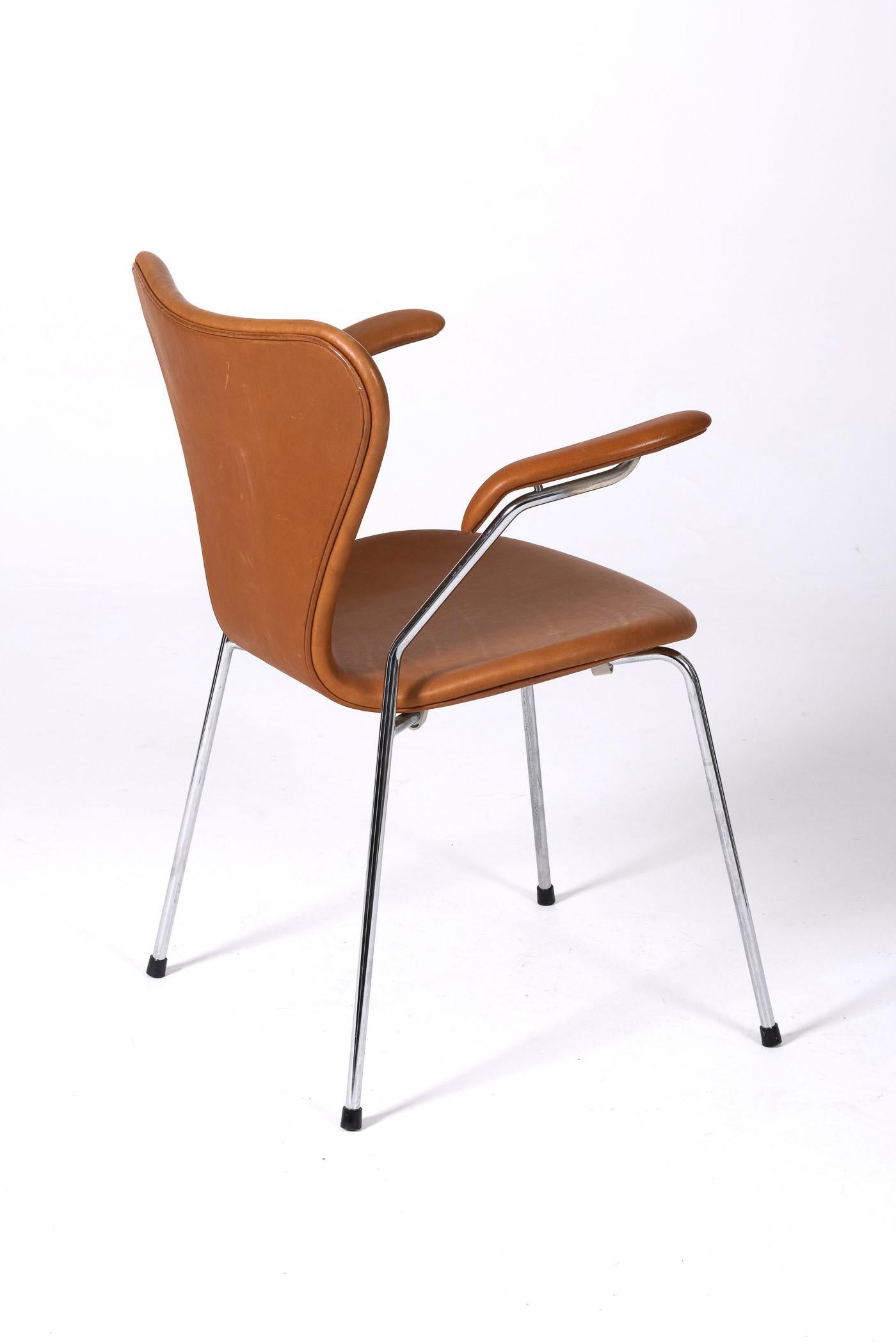 Arne Jacobsen leather armchair For Sale 3