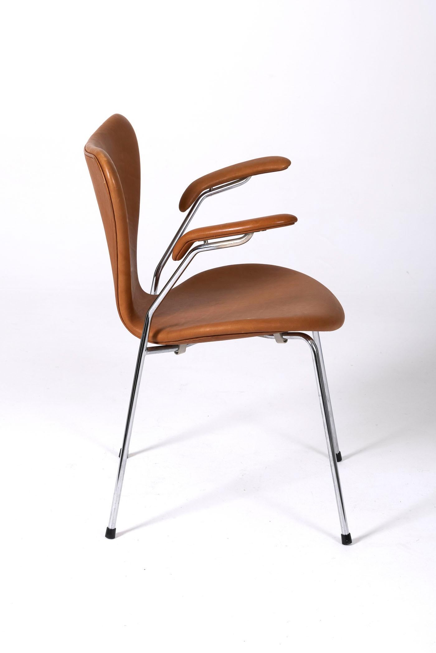 Arne Jacobsen leather armchair For Sale 4