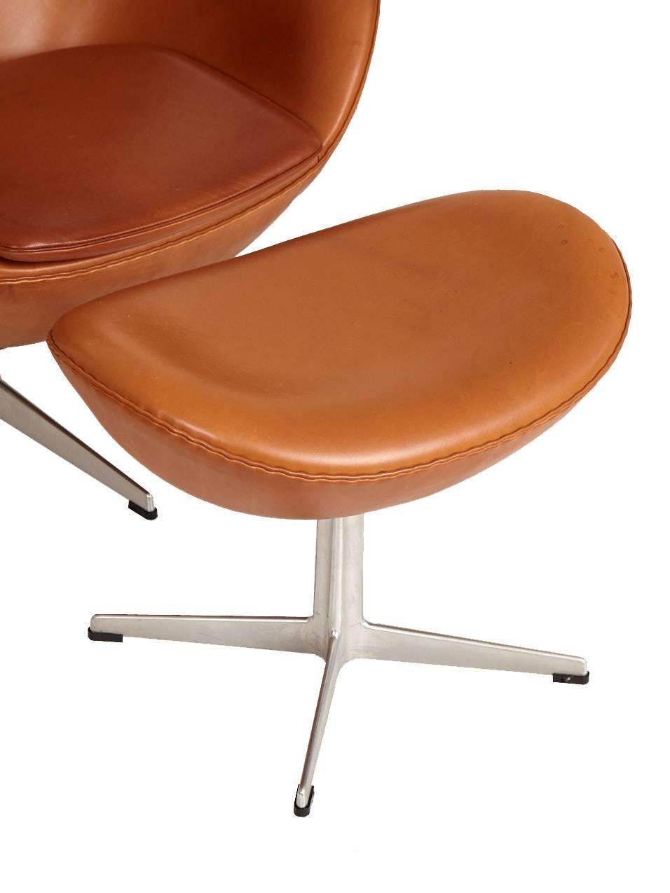 Mid-Century Modern Arne Jacobsen Leather Egg Chair and Ottoman, circa 1990s For Sale