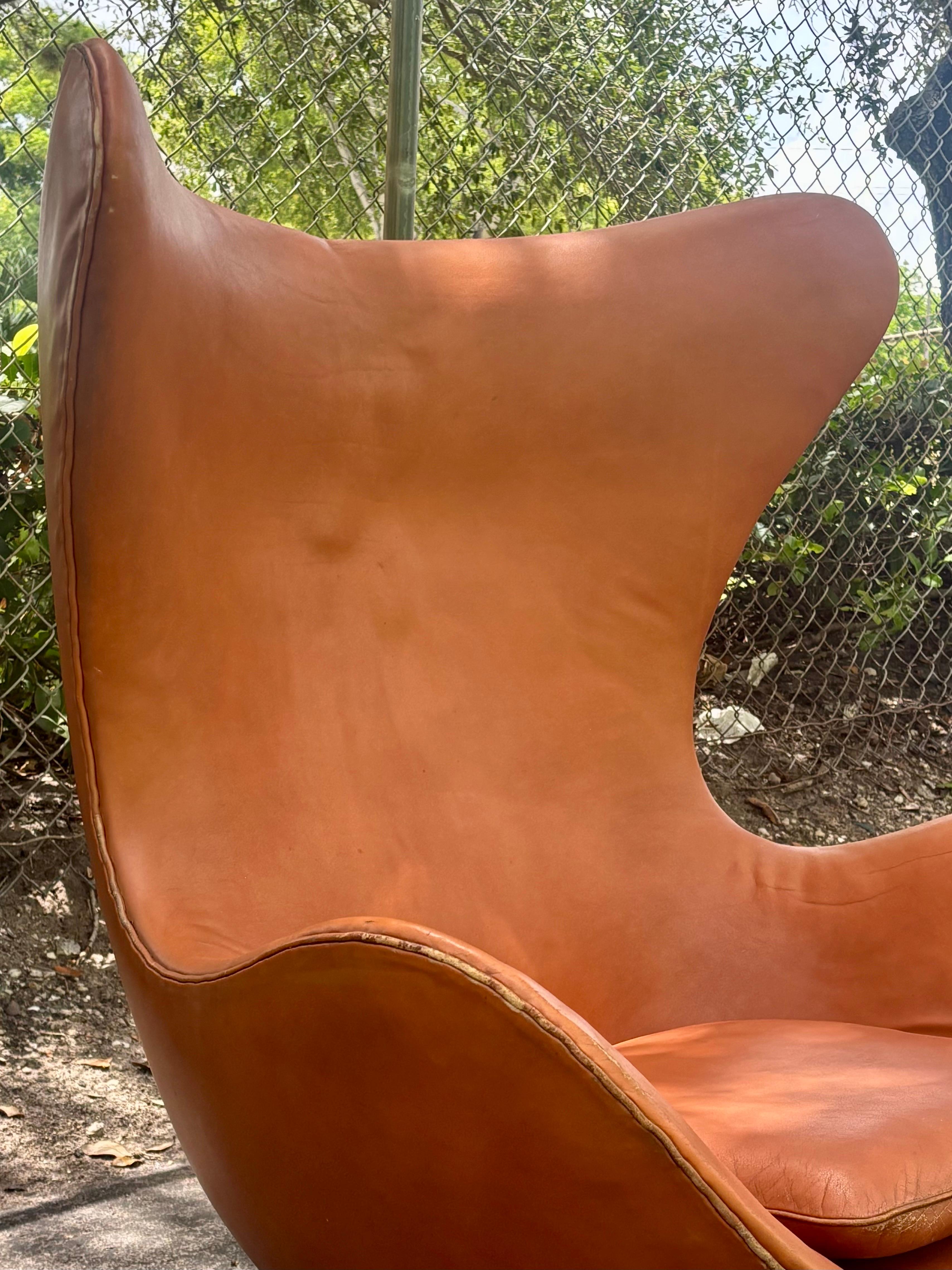 Arne Jacobsen Leder Egg Chair für Fritz Hansen (Dänisch) im Angebot