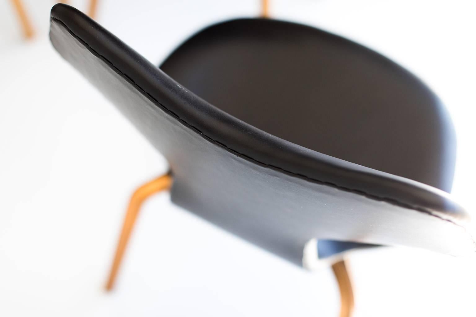 Huilé Ensemble de 8 chaises de salle à manger Grand Prix en cuir Arne Jacobsen pour Fritz Hansen