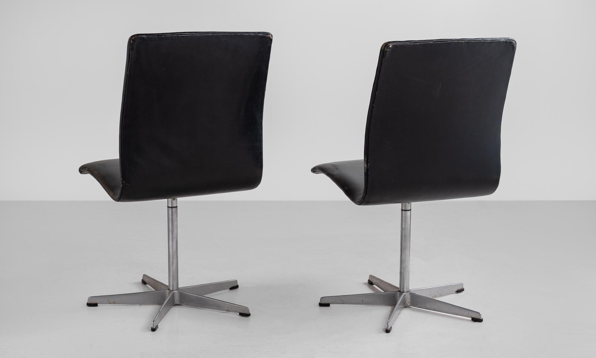 Scandinavian Modern Arne Jacobsen Leather Oxford Chairs by Fritz Hansen, Denmark, circa 1960