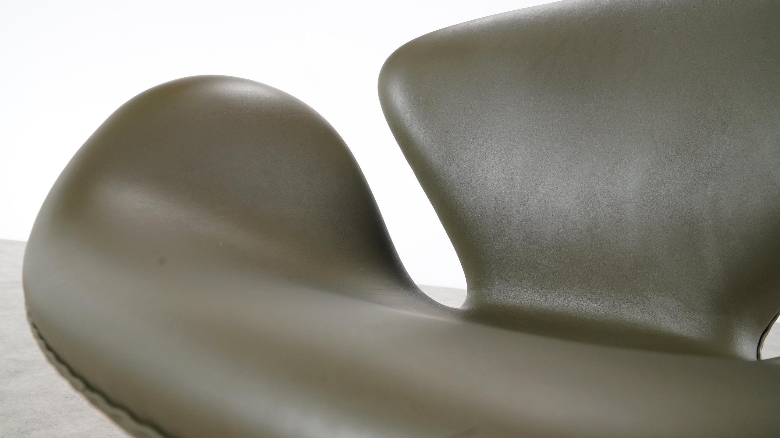 Arne Jacobsen Leather Swan Chair Fritz Hansen 6