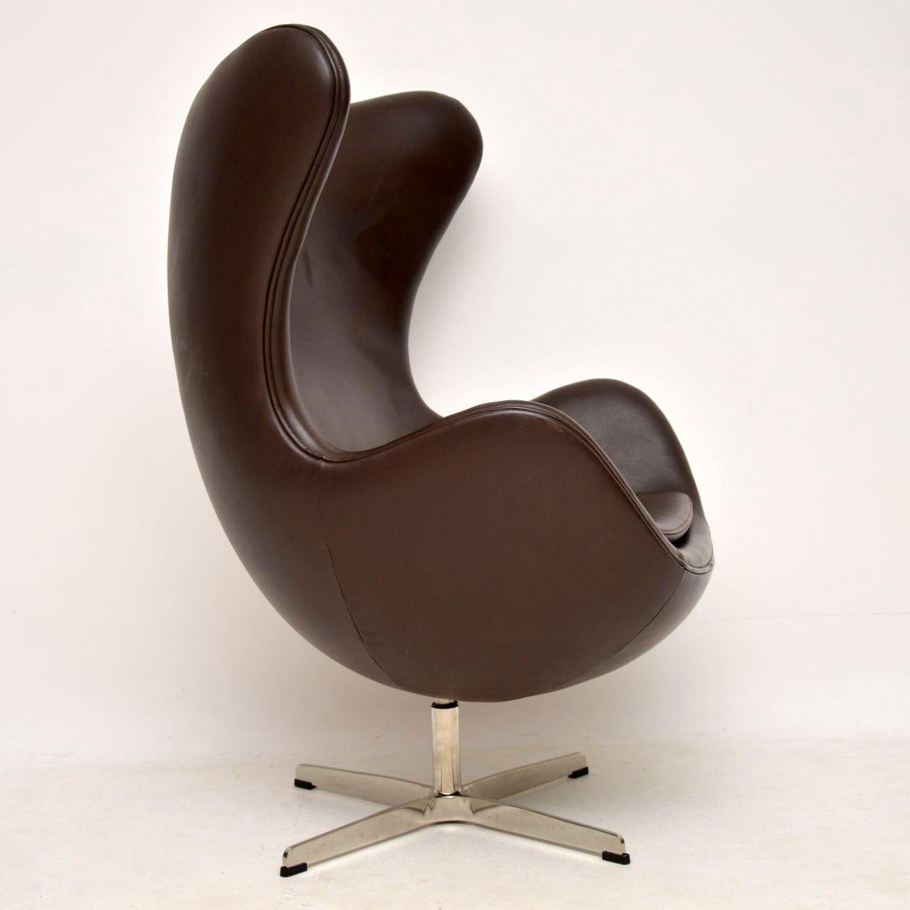 Mid-Century Modern Arne Jacobsen Leather Swivel Egg Chair