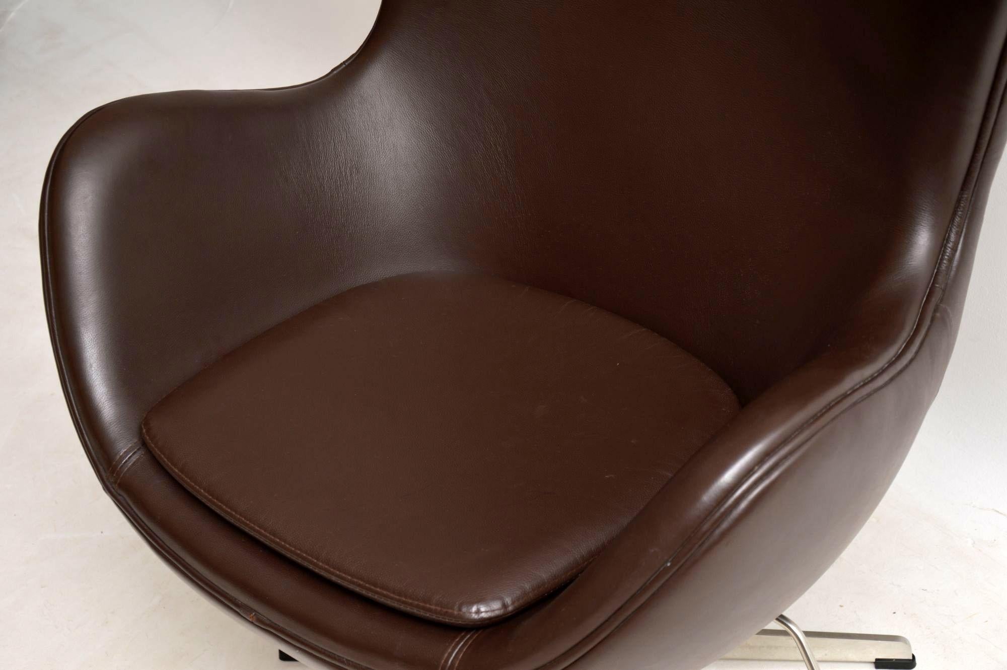 Mid-20th Century Arne Jacobsen Leather Swivel Egg Chair