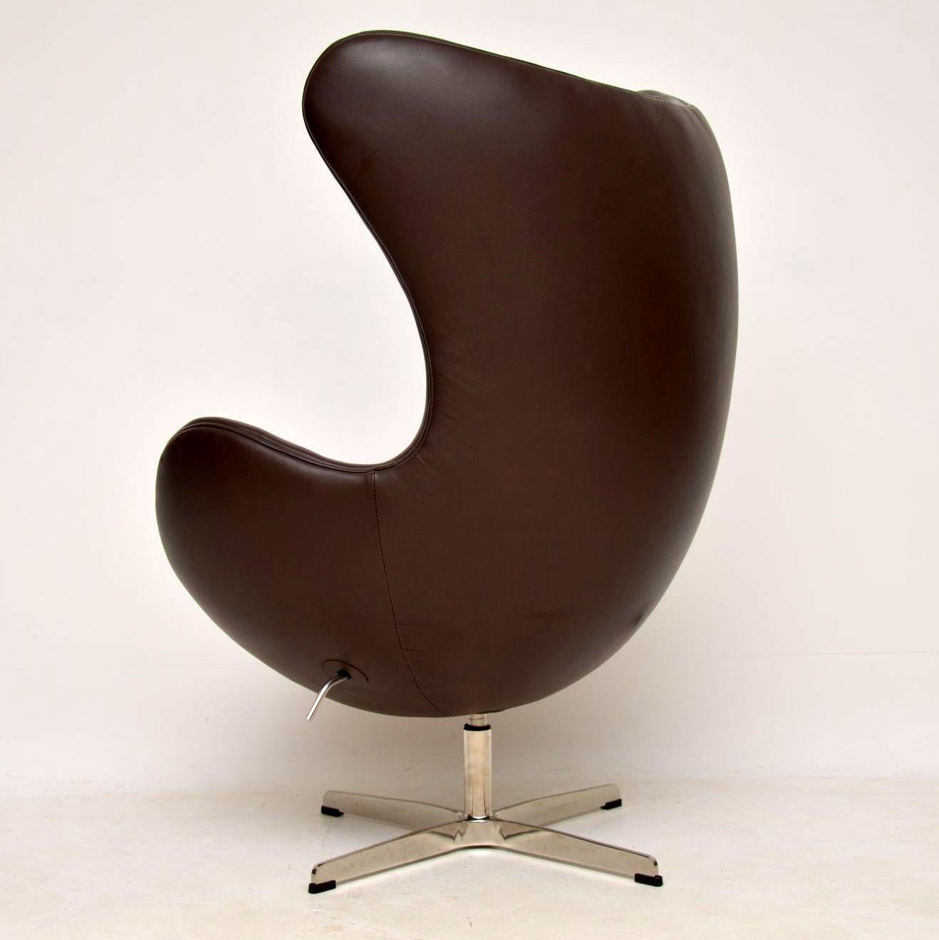 Arne Jacobsen Leather Swivel Egg Chair 2