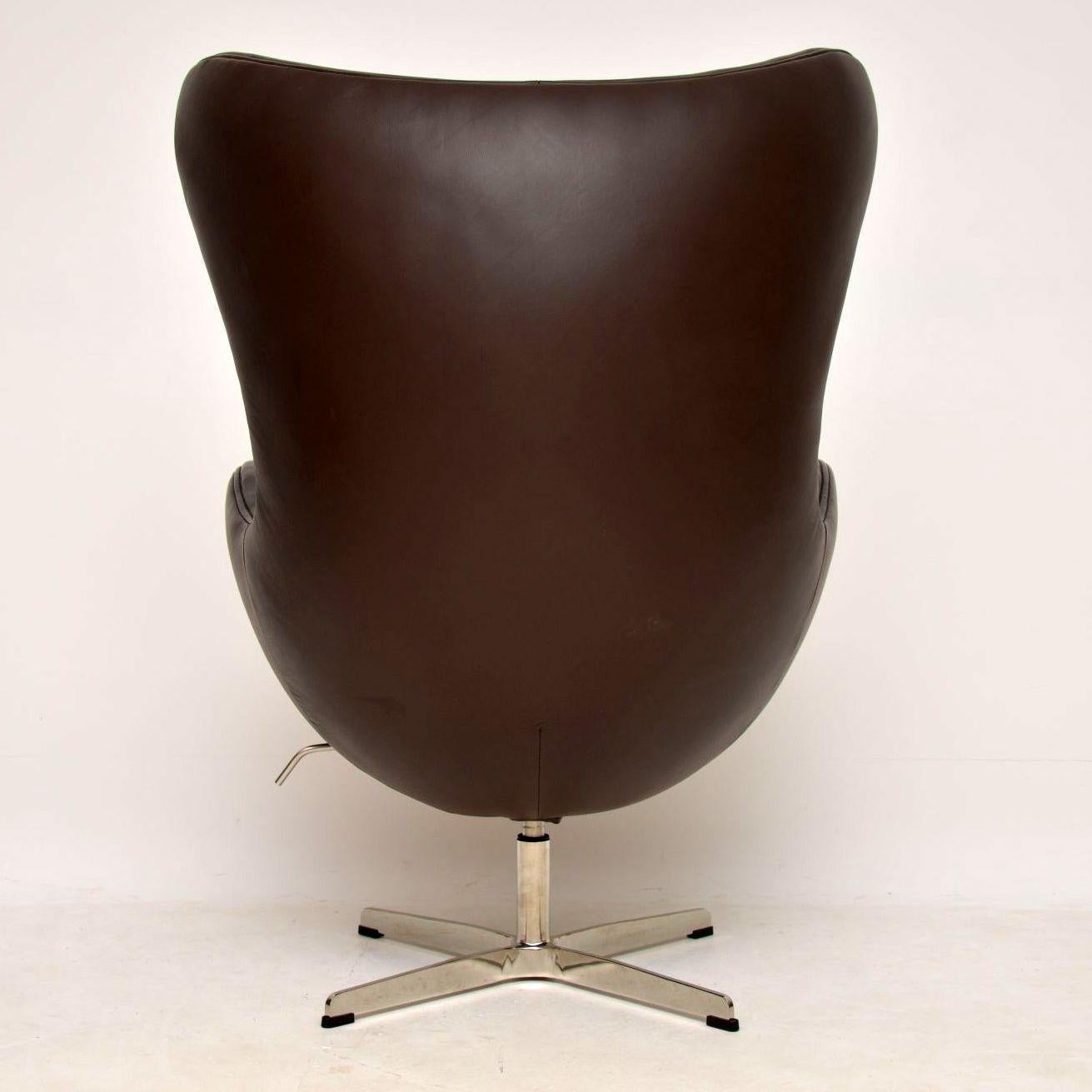 Arne Jacobsen Leather Swivel Egg Chair 3