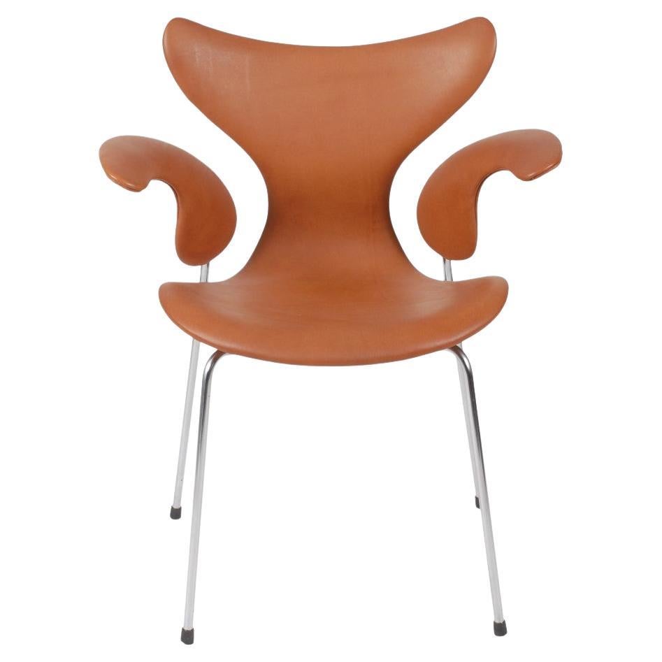 Arne Jacobsen Lily armchair, 3208 newly upholstered with cognac aniline leather For Sale