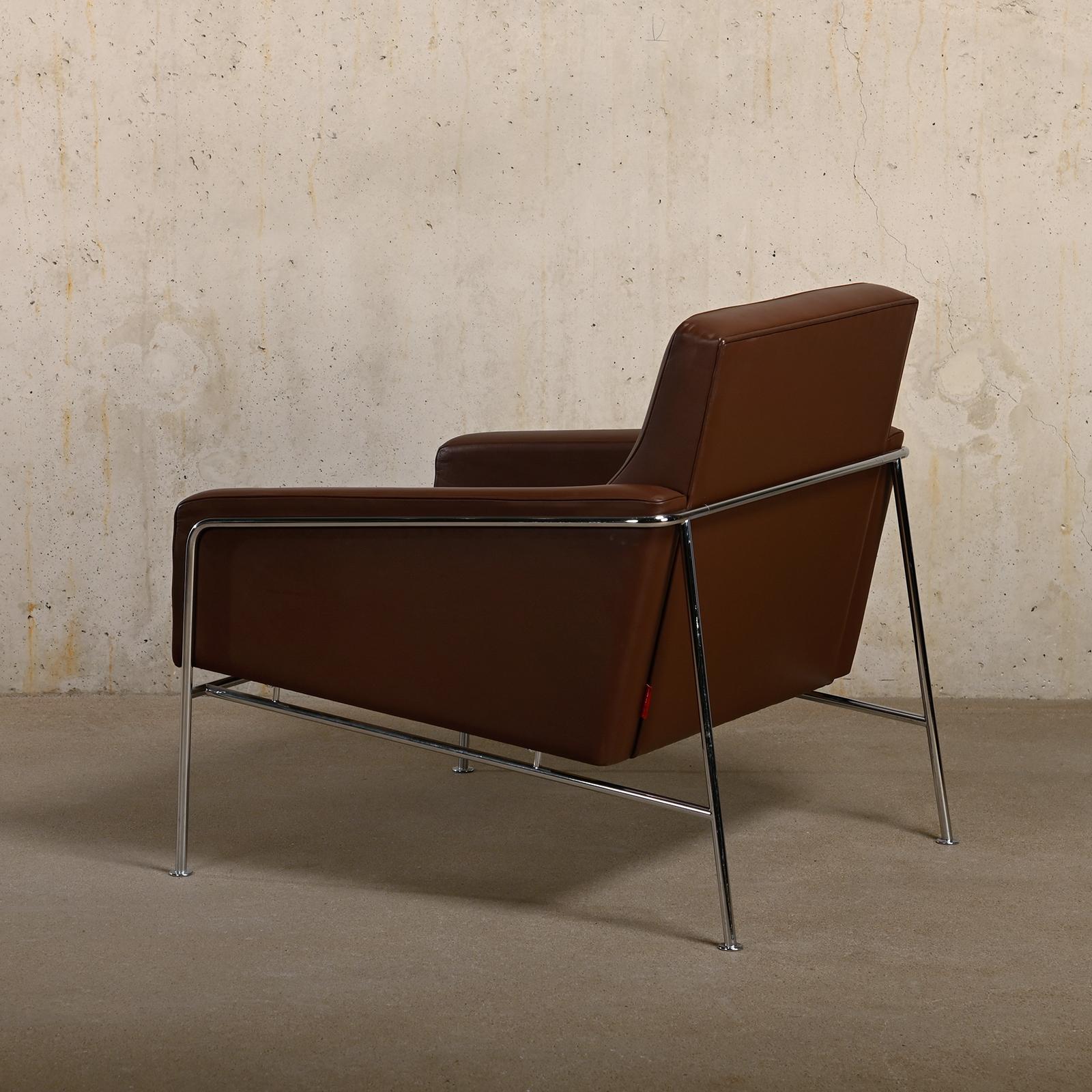 Milieu du XXe siècle Chaise longue Arne Jacobsen 3300 en cuir de châtaignier pour Fritz Hansen en vente
