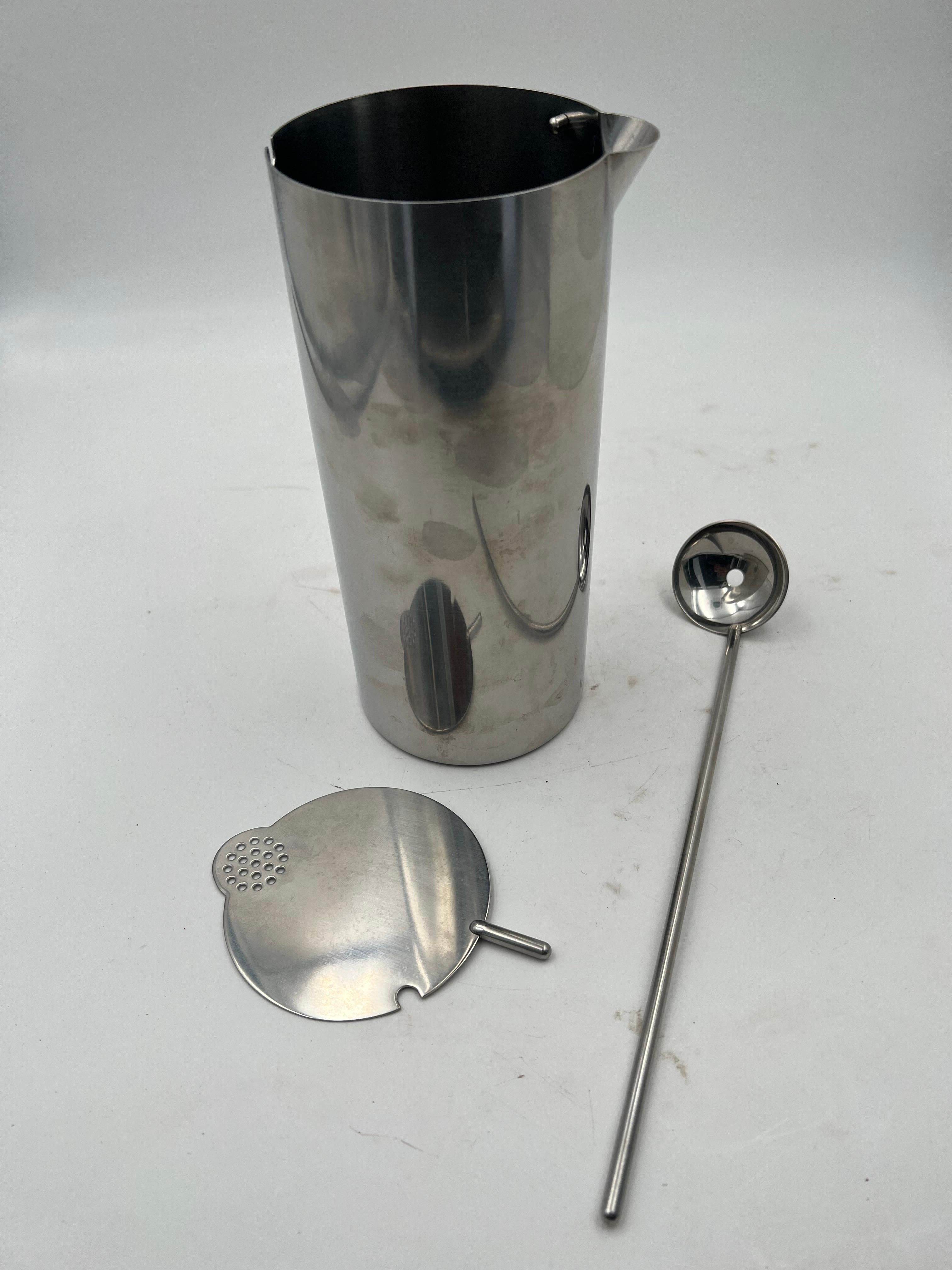 Arne Jacobsen Martini Mixer with Mixer Spoon Danish Modern by Stelton In Excellent Condition In San Diego, CA