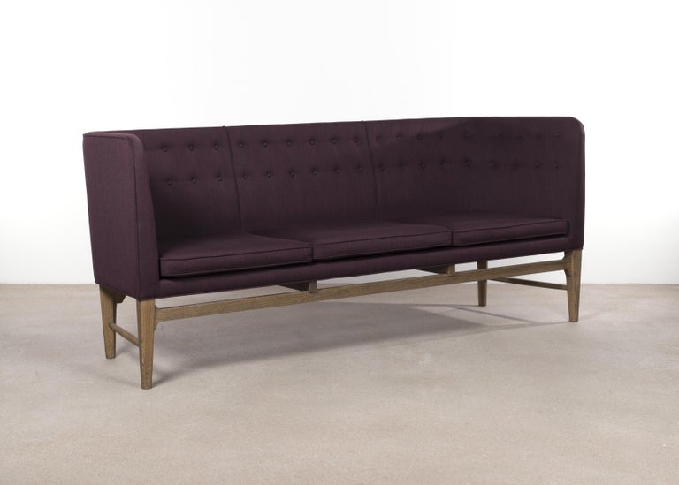 Arne Jacobsen Mayor Sofa in Purple Fabric for &Tradition, Denmark at