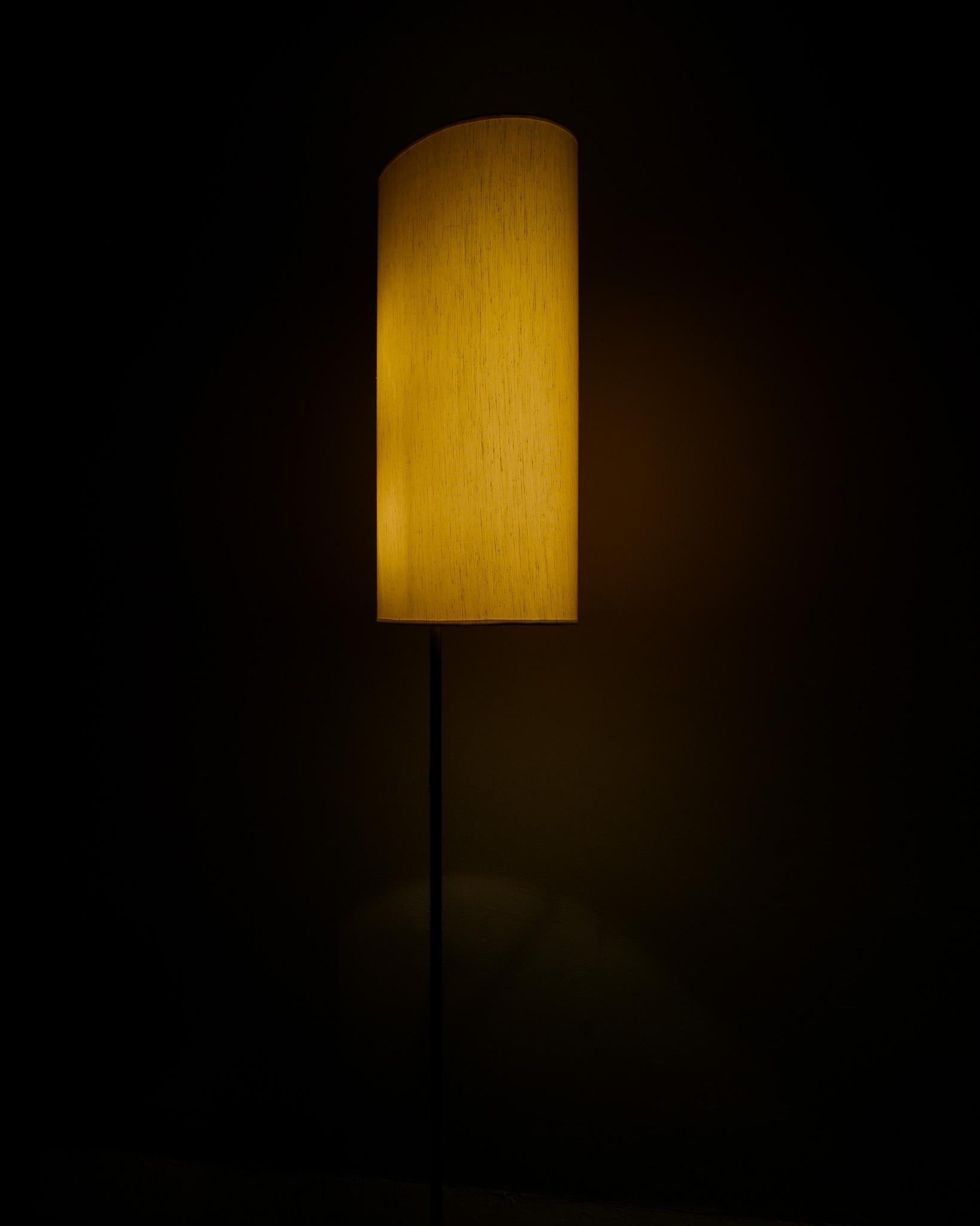 Stehlampe „AJ Royal“ von Arne Jacobsen aus der Mitte des Jahrhunderts, hergestellt von Louis Poulsen, 1950er Jahre (Stahl) im Angebot