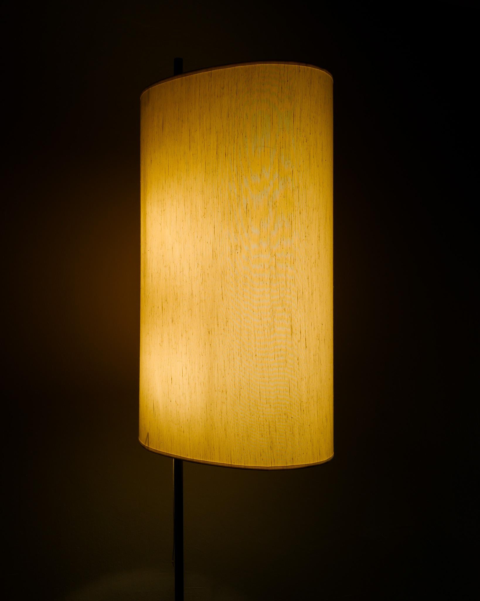 Stehlampe „AJ Royal“ von Arne Jacobsen aus der Mitte des Jahrhunderts, hergestellt von Louis Poulsen, 1950er Jahre im Angebot 1