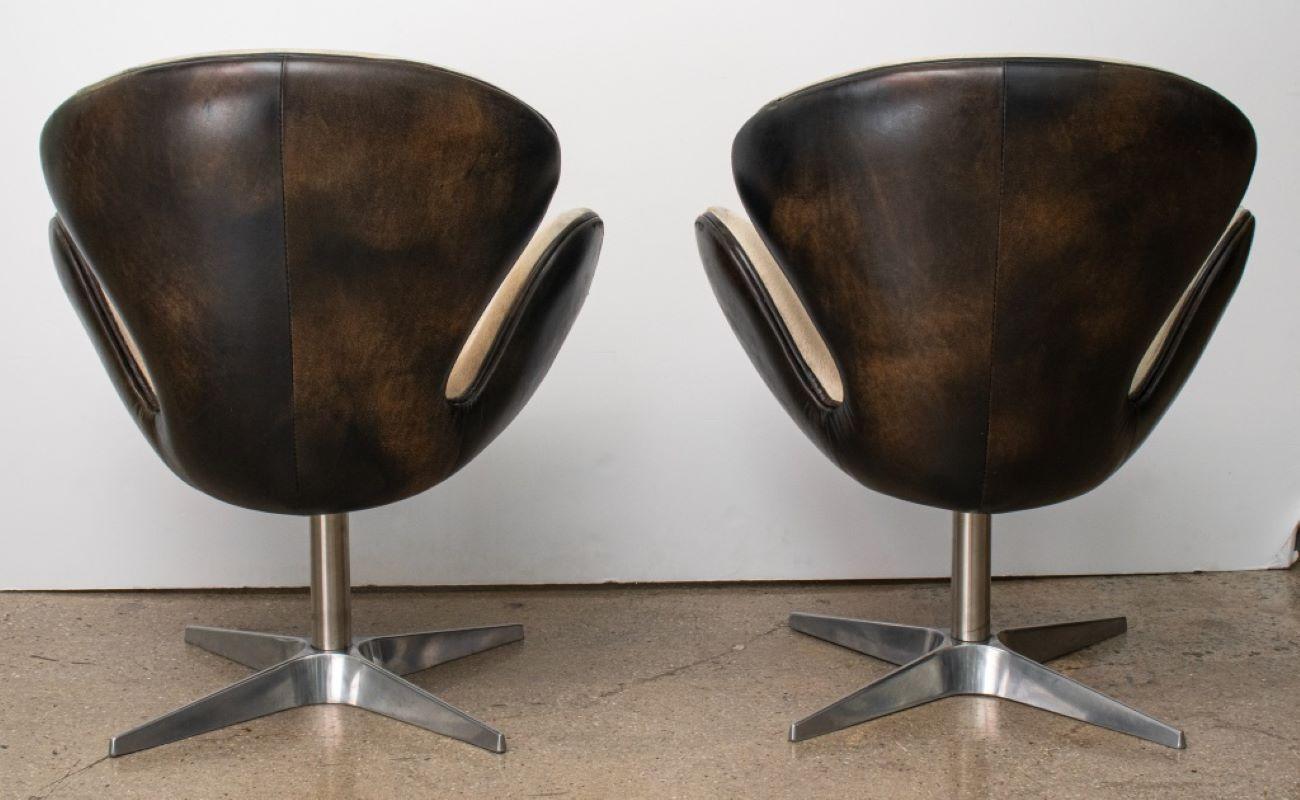 20th Century Arne Jacobsen Mid-Century Modern Swan Chairs, 2