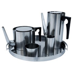 Arne Jacobsen Modernes Tee- oder Couchtisch-Set aus Edelstahl von Stelton aus der Mitte des Jahrhunderts