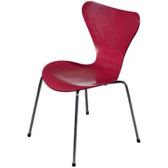 18 chaises Arne Jacobsen modèle 3017