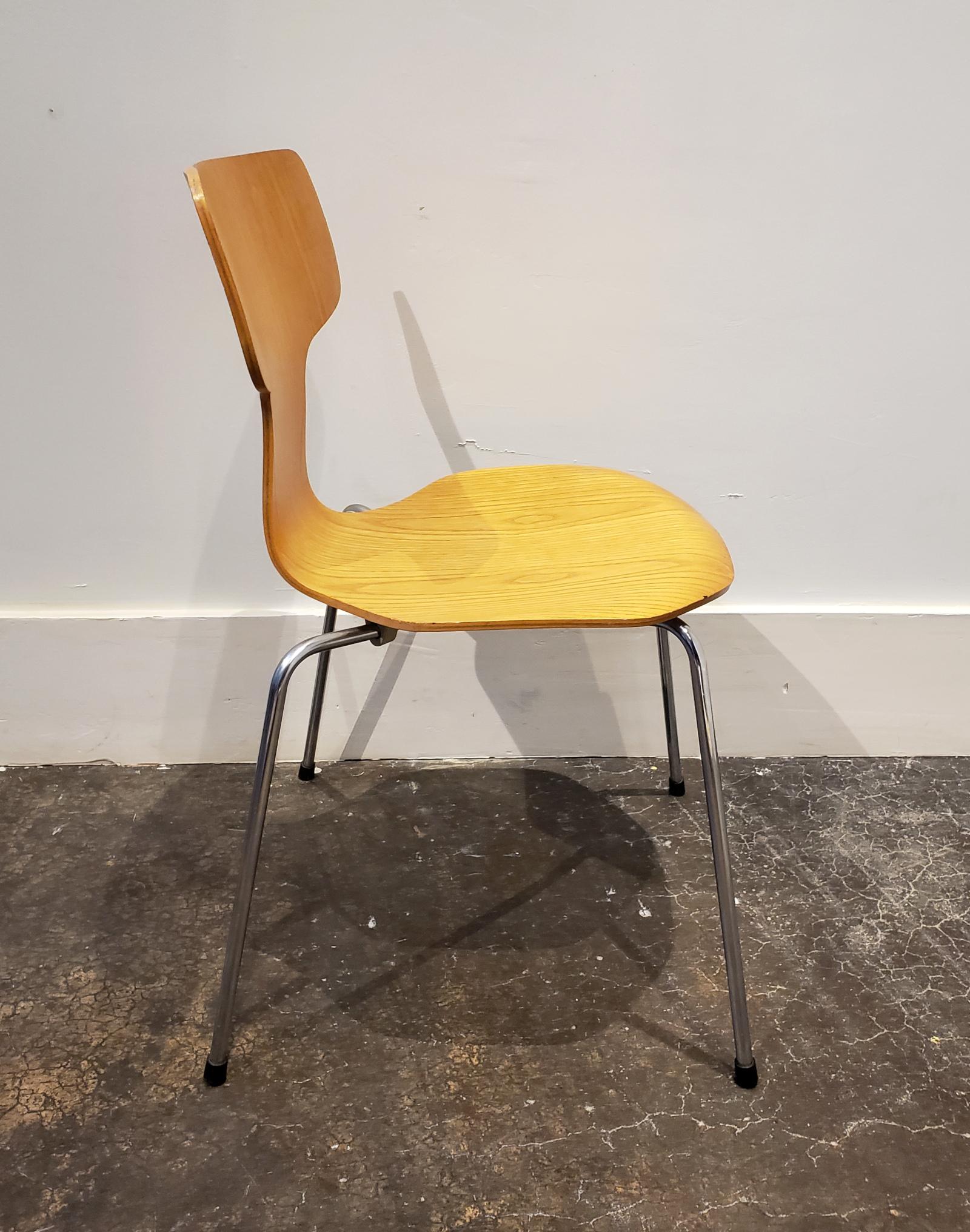 Arne Jacobsen Model 3103 Hammer Chair for Fritz Hansen, Denmark, 1970s In Good Condition For Sale In Dallas, TX