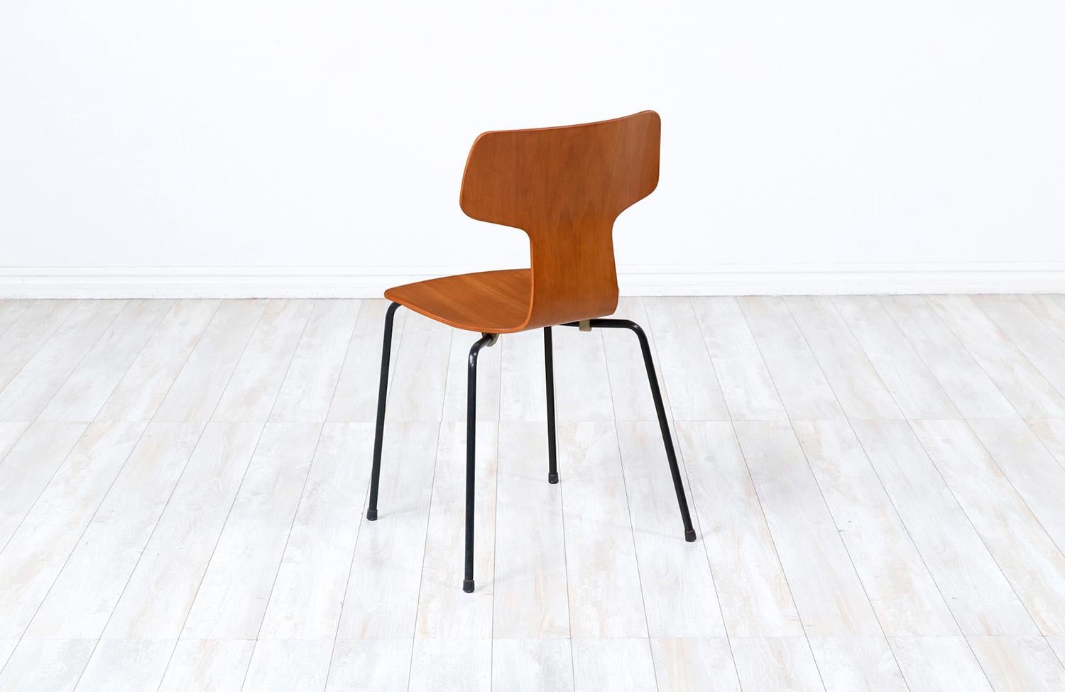 Mid-Century Modern Expertly Restored - Arne Jacobsen Model-3103 Teak Chair for Fritz Hansen For Sale