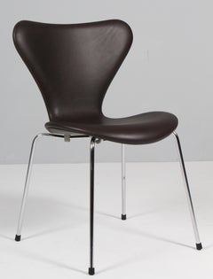 Arne Jacobsen Model 3107 Dining Chair, mokka Aniline Leather, Denmark