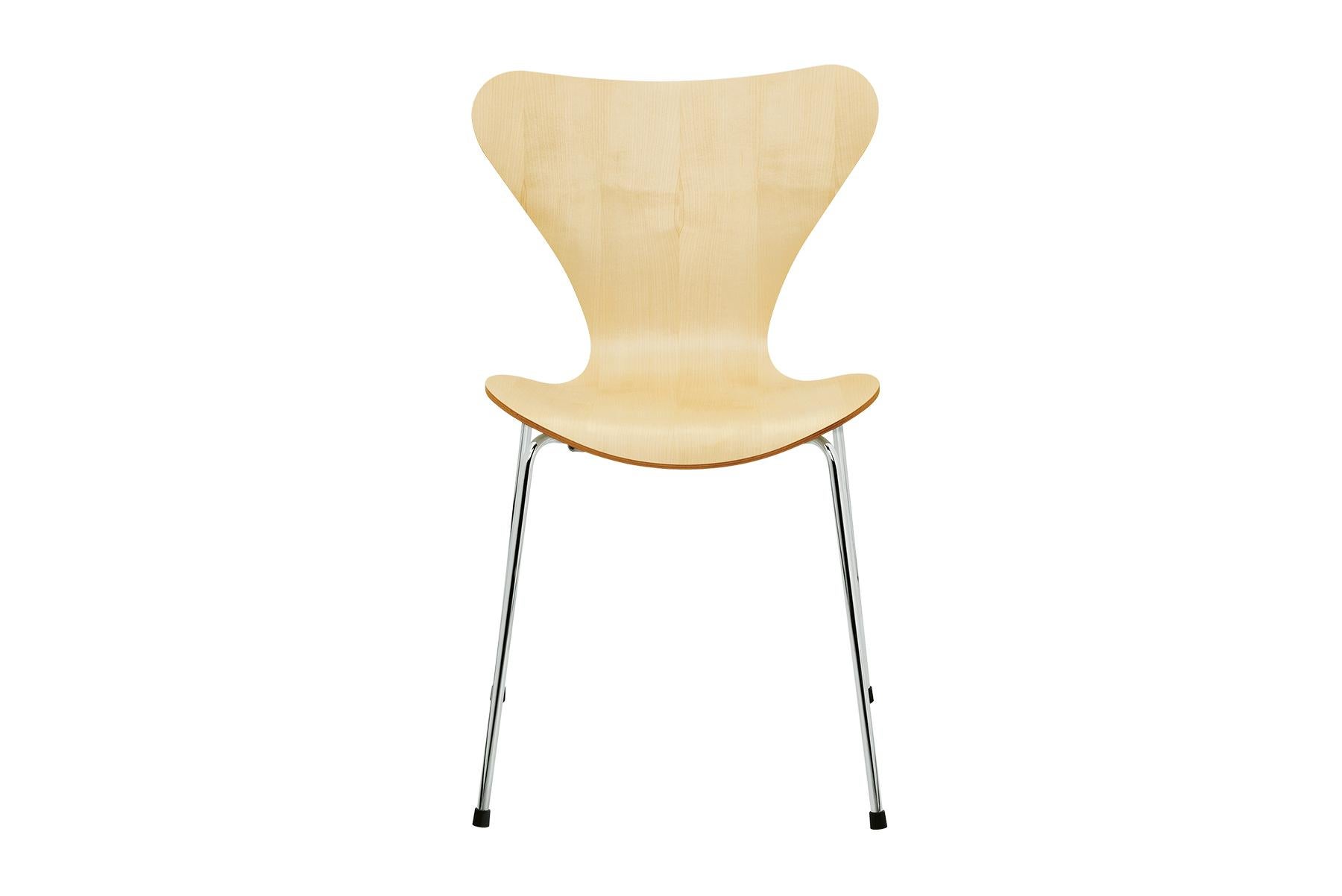 Arne Jacobsen Model 3107 Series 7 Clear Lacquer For Sale 4
