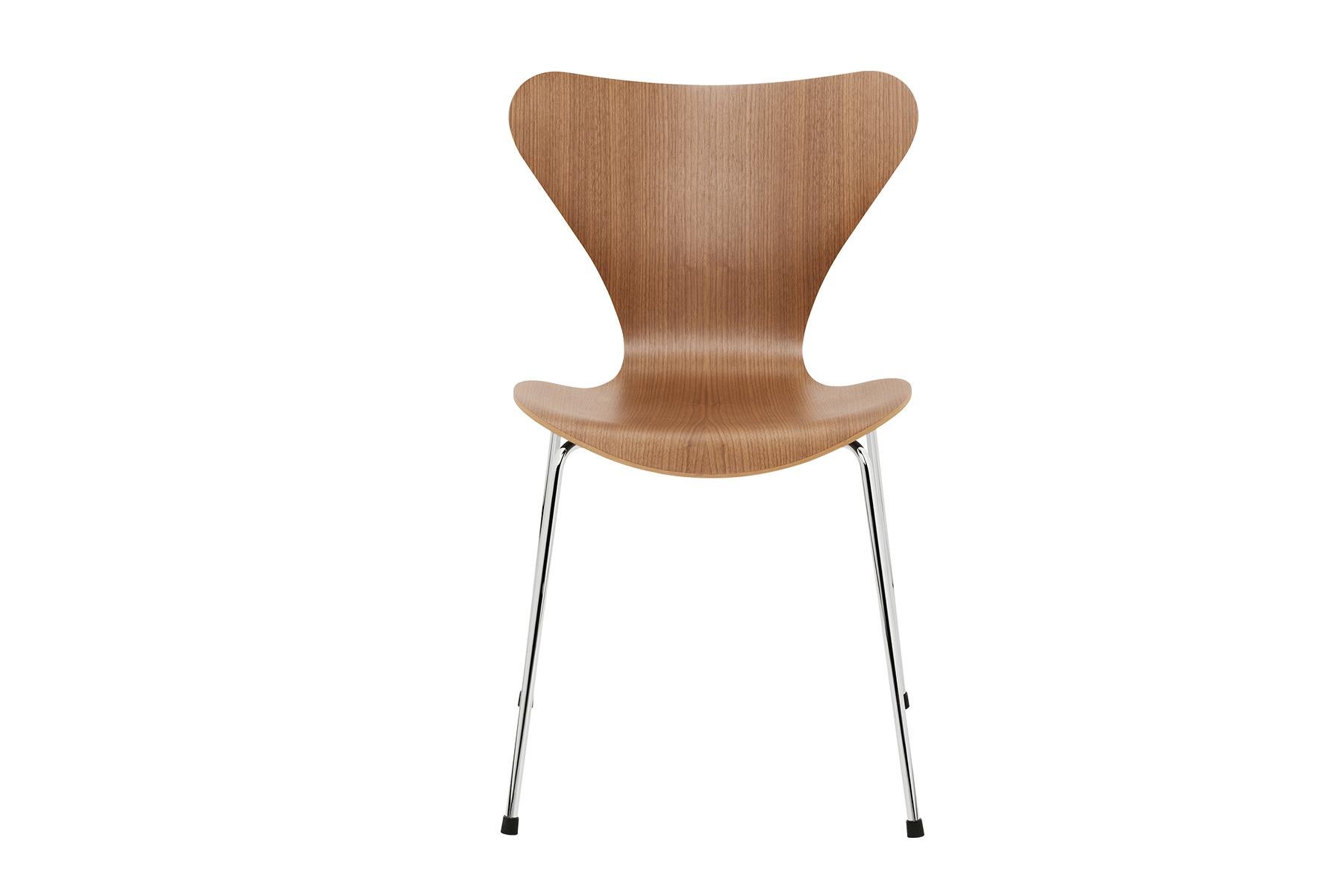 Mid-Century Modern Arne Jacobsen - Modèle 3107 Series 7 laque transparente en vente