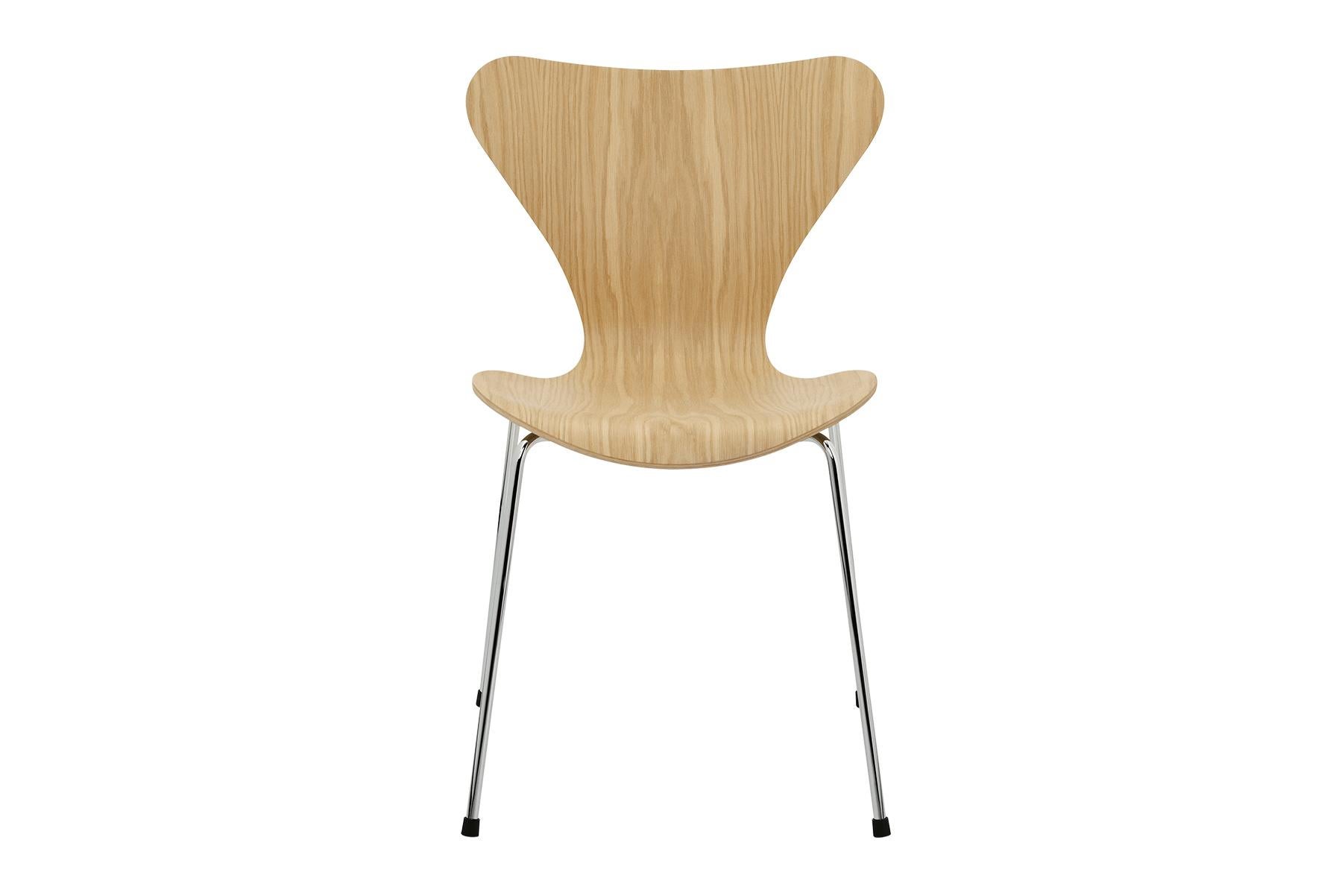 Américain Arne Jacobsen - Modèle 3107 Series 7 laque transparente en vente
