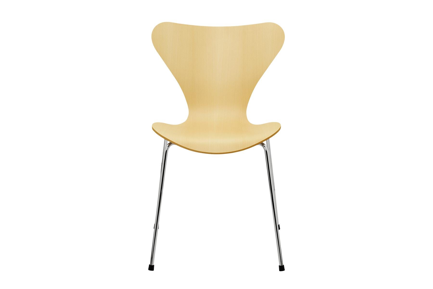 Arne Jacobsen Model 3107 Series 7 Clear Lacquer For Sale 2