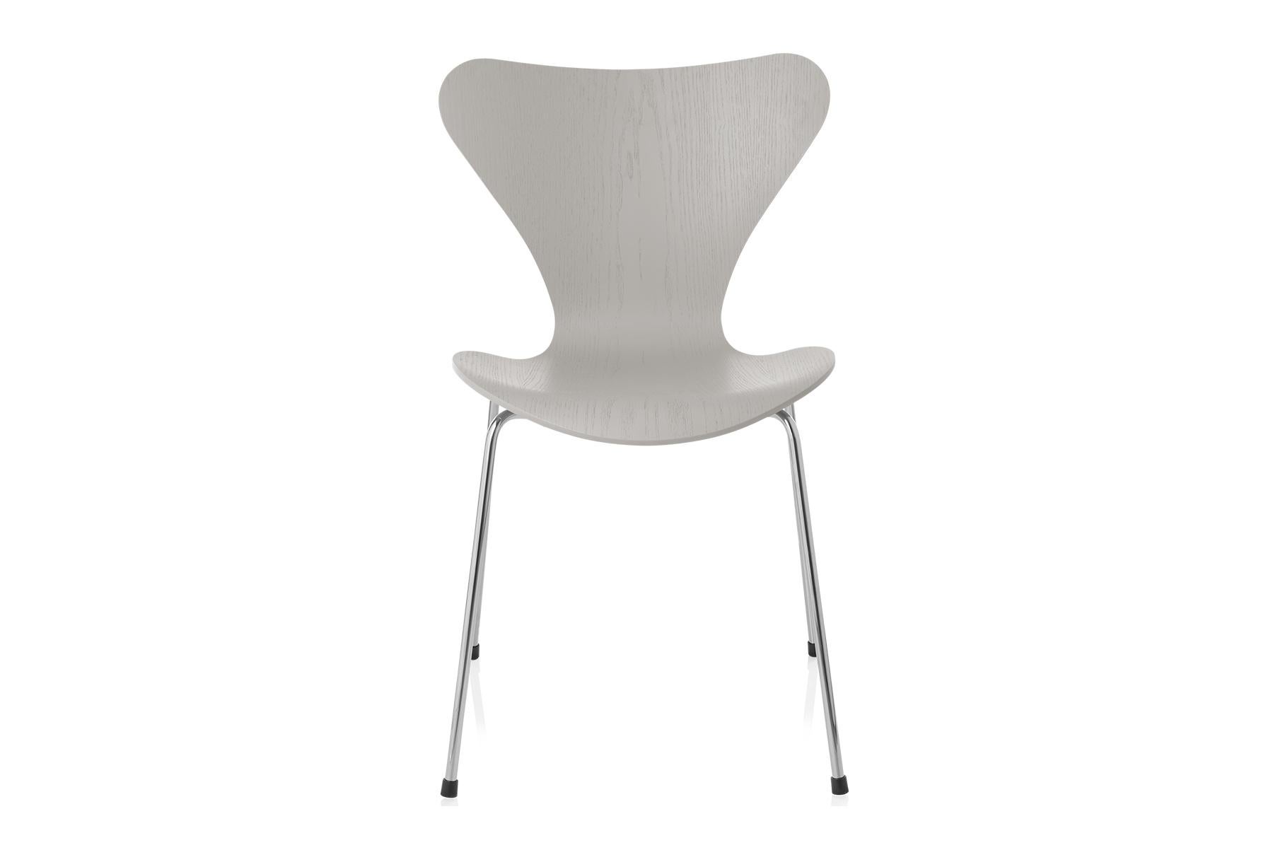 Arne Jacobsen Model 3107 Series 7 Coloured Ash For Sale 3