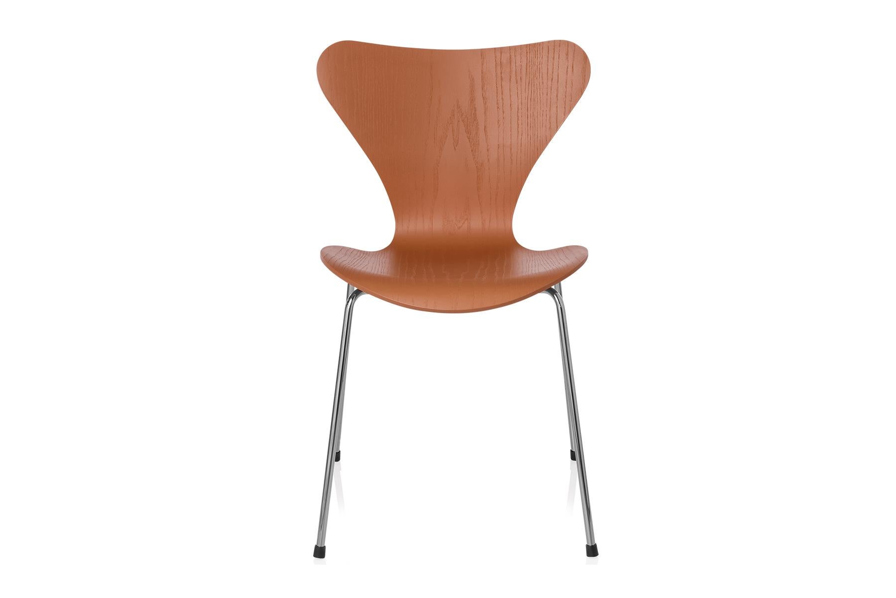 Chêne Cendrier coloré Arne Jacobsen Modèle 3107 Series 7 en vente