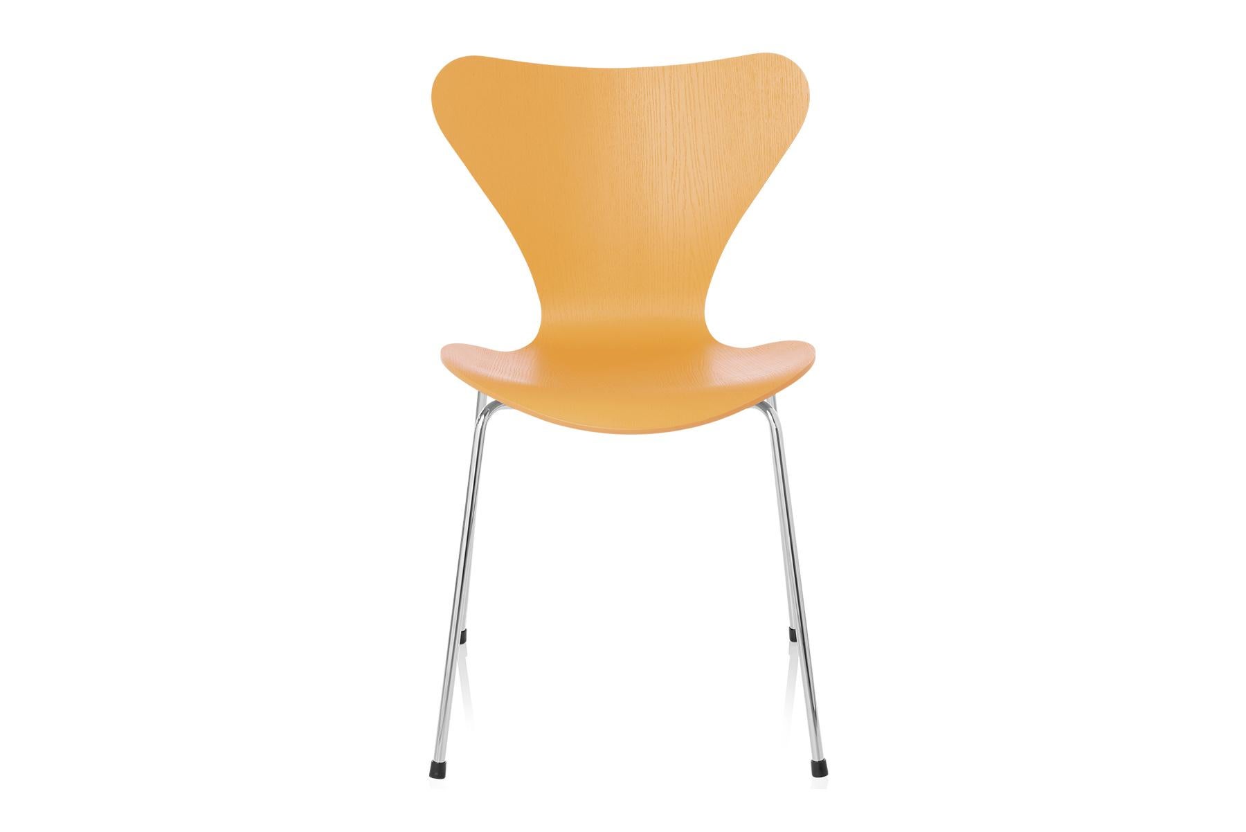 Oak Arne Jacobsen Model 3107 Series 7 Coloured Ash For Sale