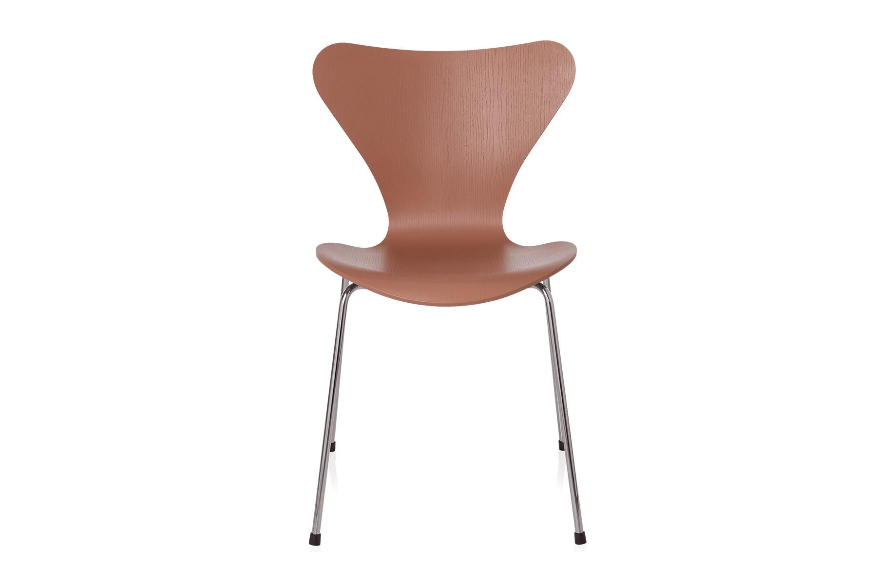 Arne Jacobsen Model 3107 Series 7 Coloured Ash For Sale 1