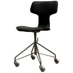 Arne Jacobsen Model 3113 Desk Chair