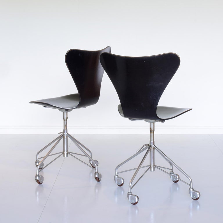 Arne Jacobsen Model 3117 Adjustable Desk Work Chairs, 1955, Early Matching Pair In Good Condition For Sale In London, GB