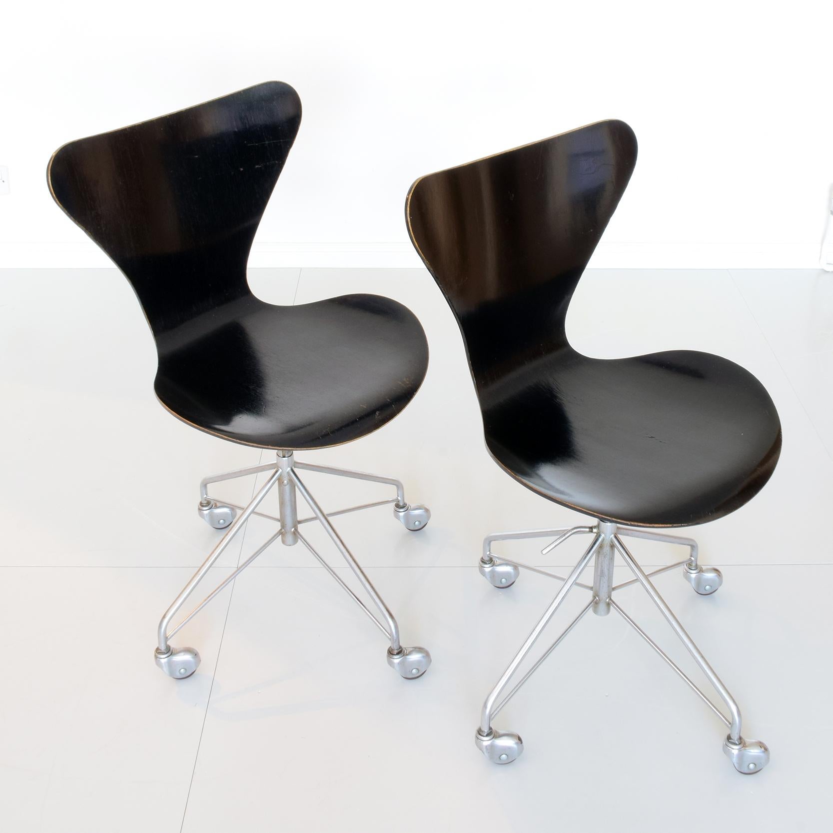 Mid-20th Century Arne Jacobsen Model 3117 Adjustable Desk Work Chairs, 1955, Early Matching Pair For Sale
