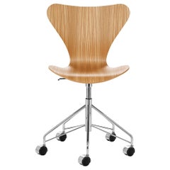 Arne Jacobsen Modell 3117 Klarer Lack