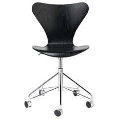 Arne Jacobsen Modello 3117 Frassino Colorato