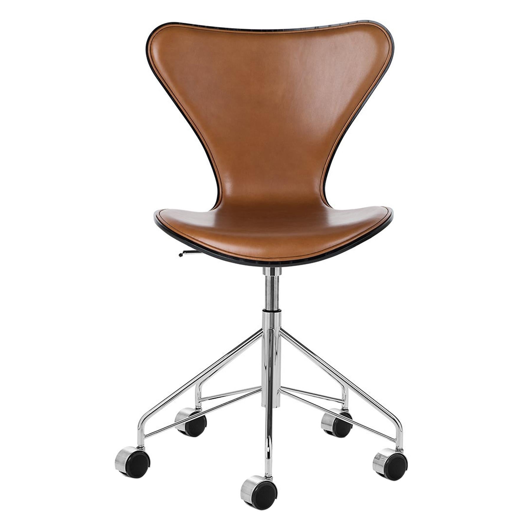 Arne Jacobsen Model 3117 Front Upholstered For Sale
