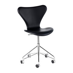 Arne Jacobsen Modello 3117 completamente imbottito in pelle