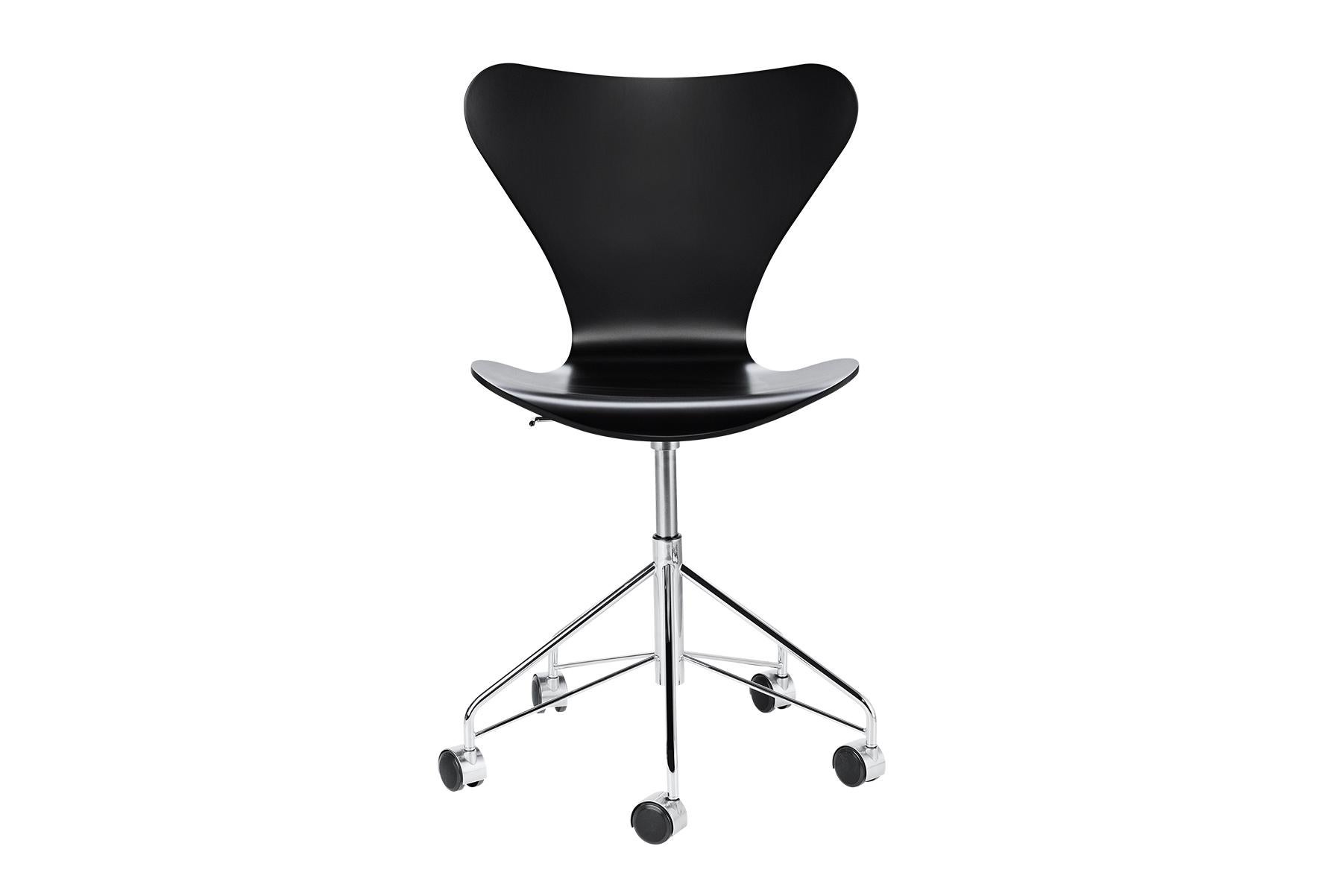 Américain Arne Jacobsen - Modèle 3117 laqué en vente