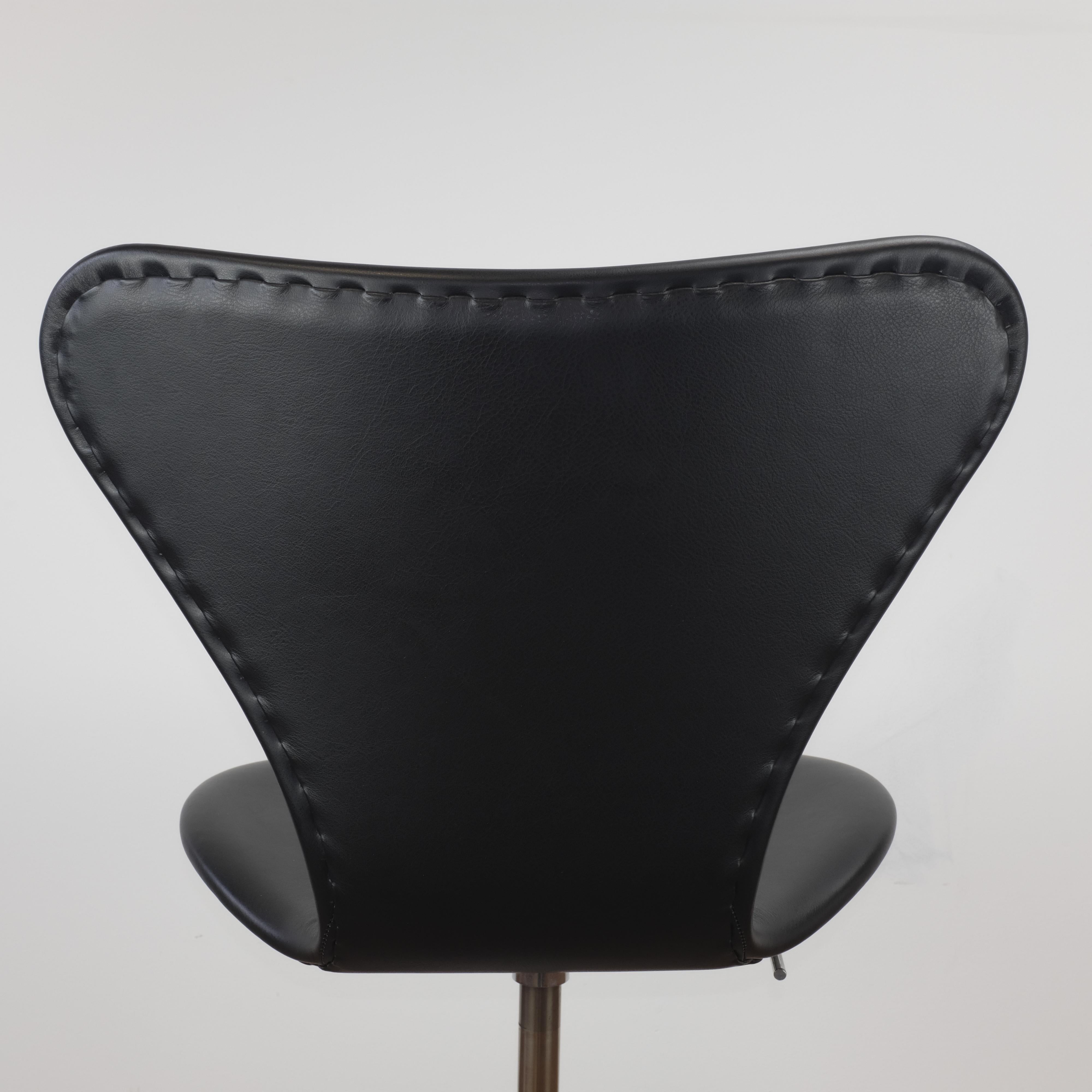 Arne Jacobsen Model 3117 Office Chair For Sale 1