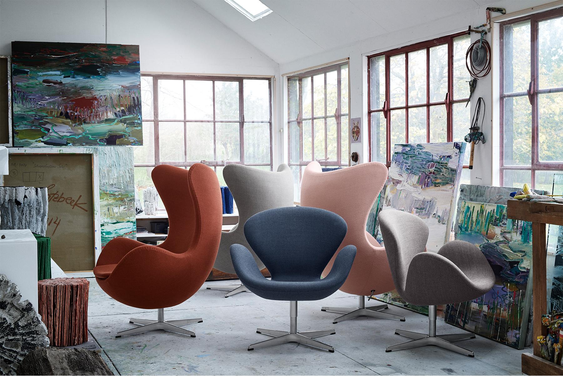 Arne Jacobsen Model 3127 Egg Easy Chair Fabric For Sale 1