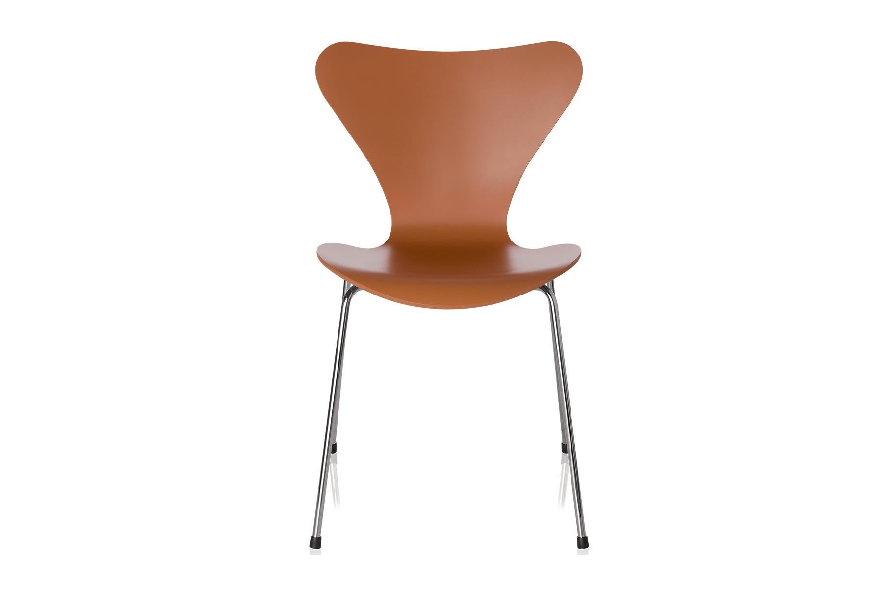 Oak Arne Jacobsen Model 3201 Fully Lacquered For Sale