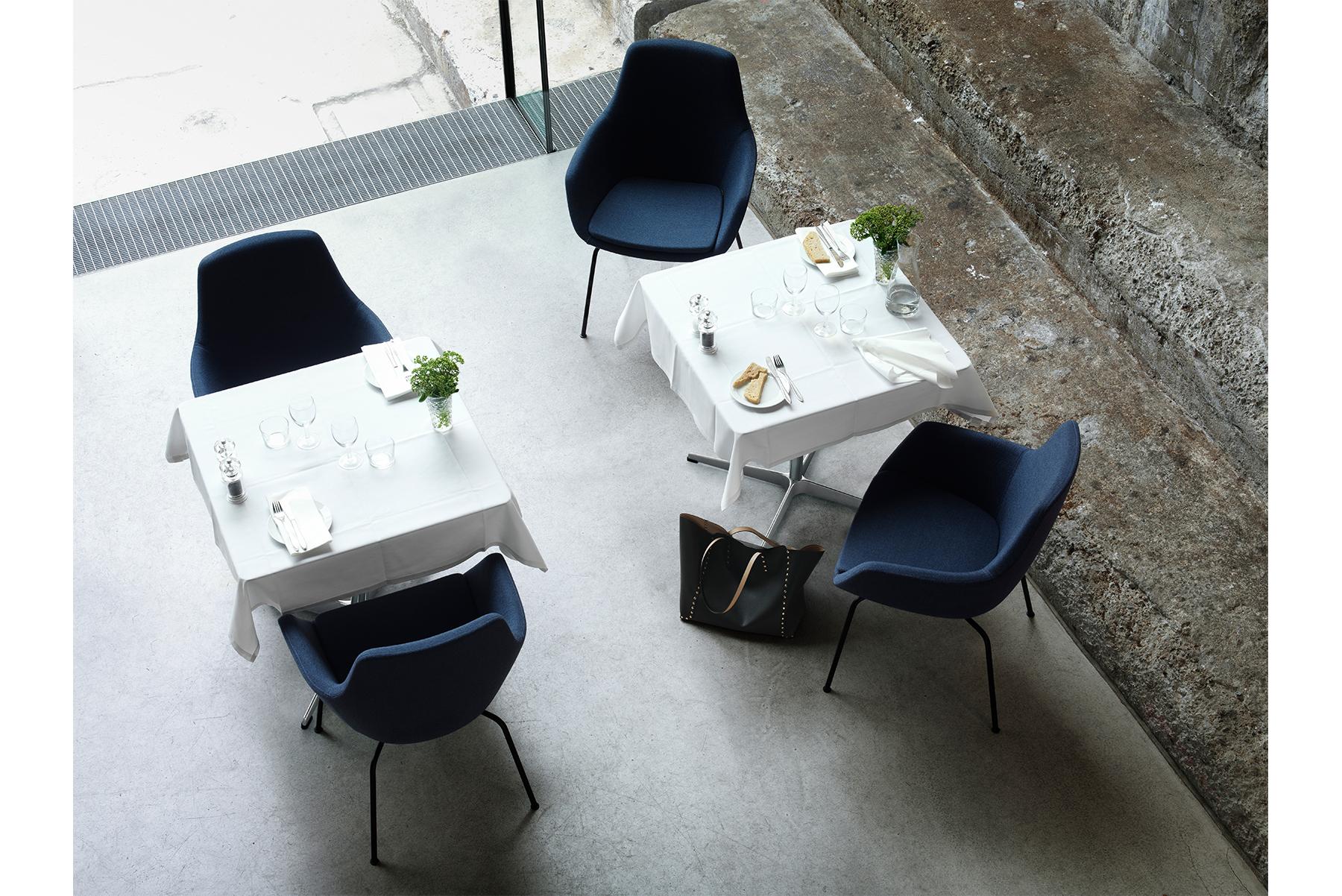 Arne Jacobsen - Modèle 3201 - Petit girafe en vente 1