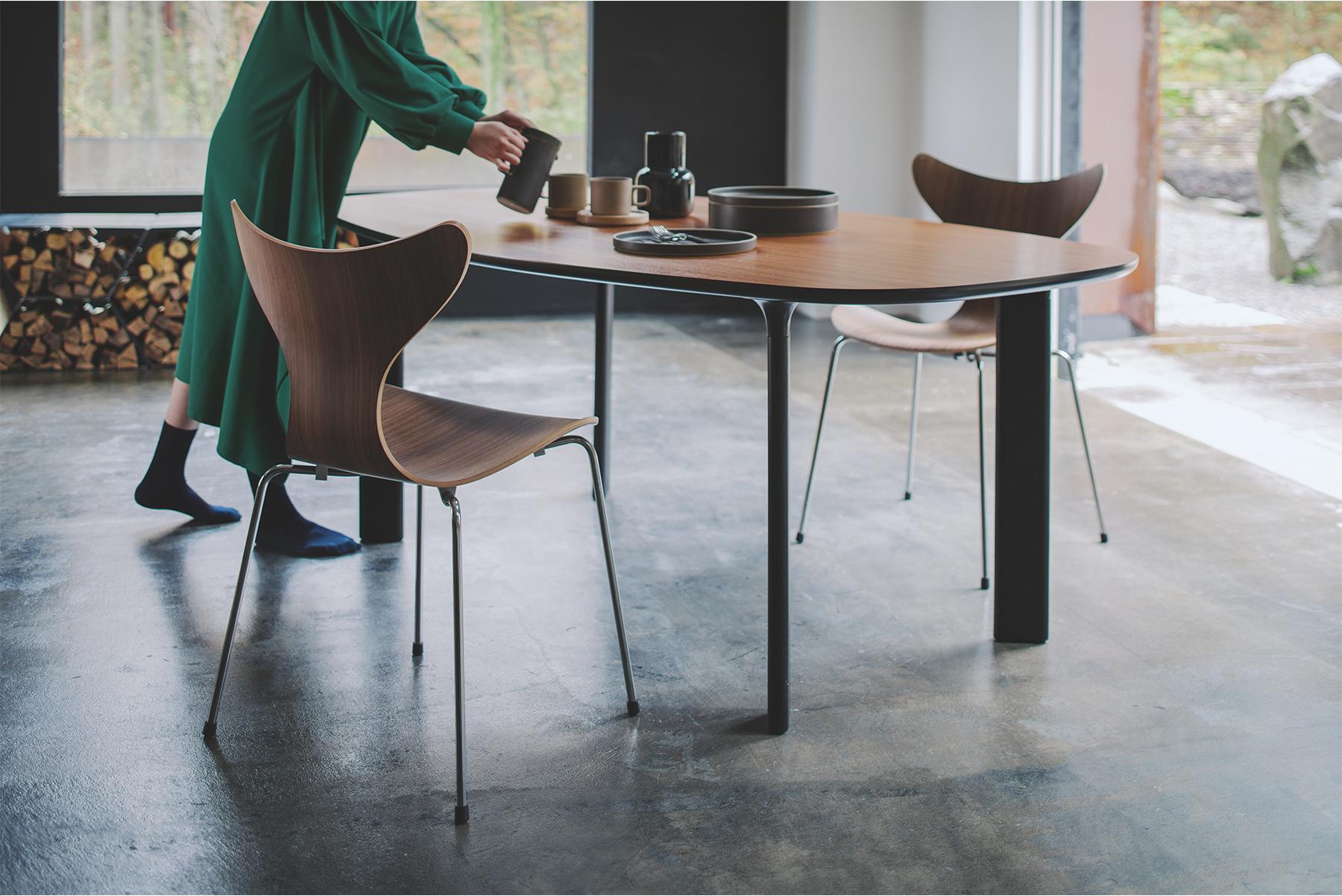 Chêne Arne Jacobsen - Modèle 3208 Lily en vente