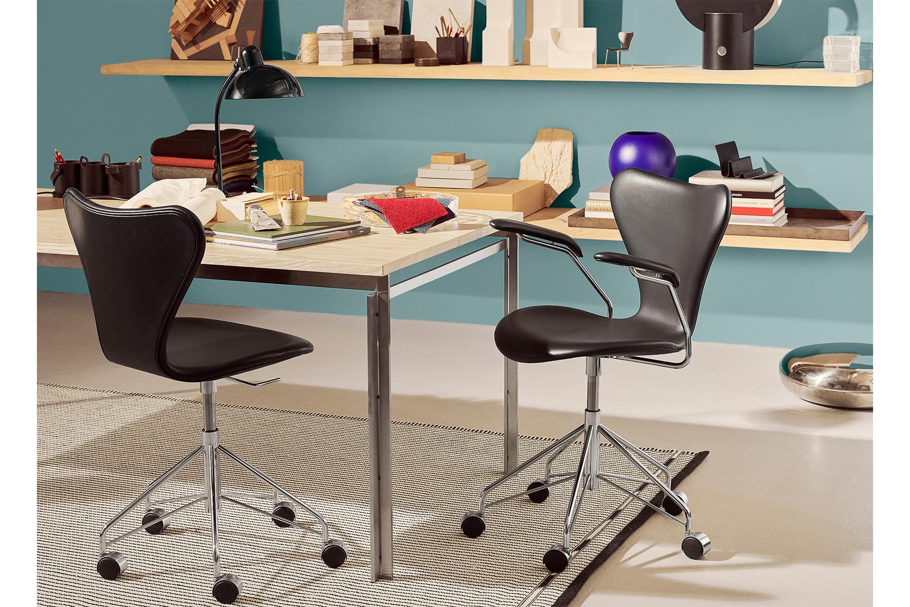 Mid-Century Modern Cendrier coloré Arne Jacobsen Modèle 3217 en vente